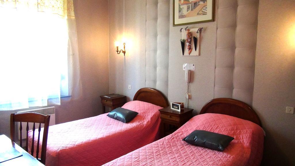 Hotel Le Clos Du Montvinage Etreaupont Room photo