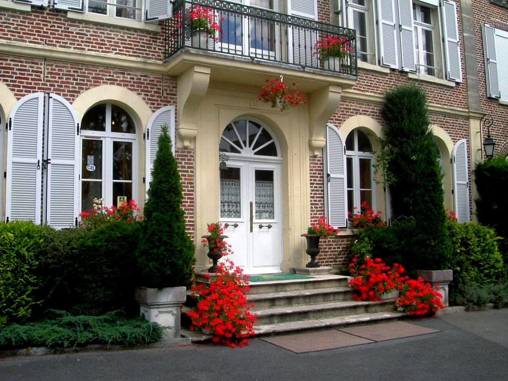 Hotel Le Clos Du Montvinage Etreaupont Exterior photo